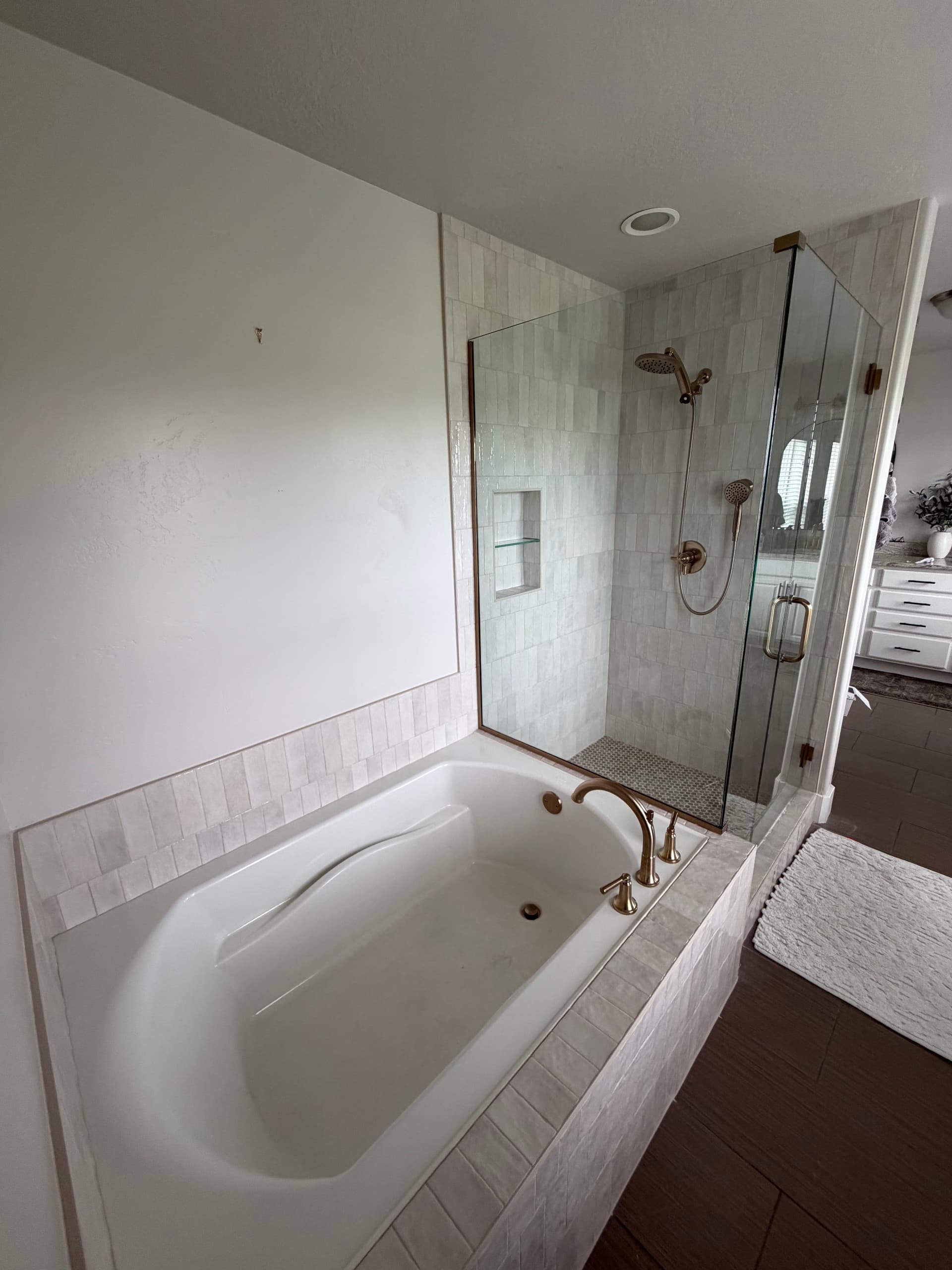 Gallery photos for From Builder-Basic to Spa-Worthy Tub and Shower Remodel: Image #5