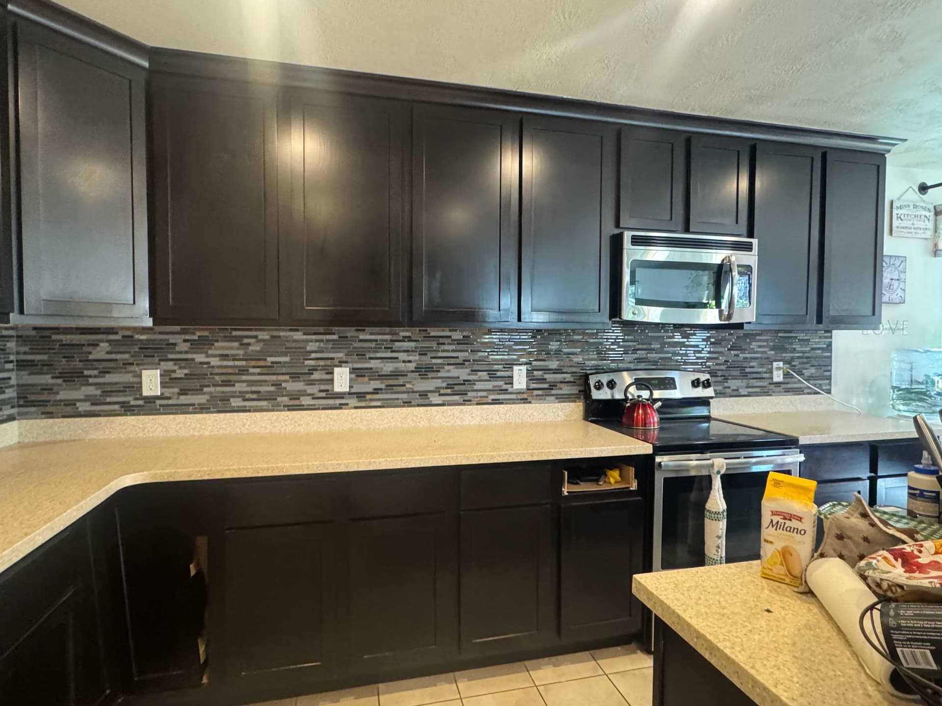 A Fresh Kitchen Backsplash That Actually Does Its Job image
