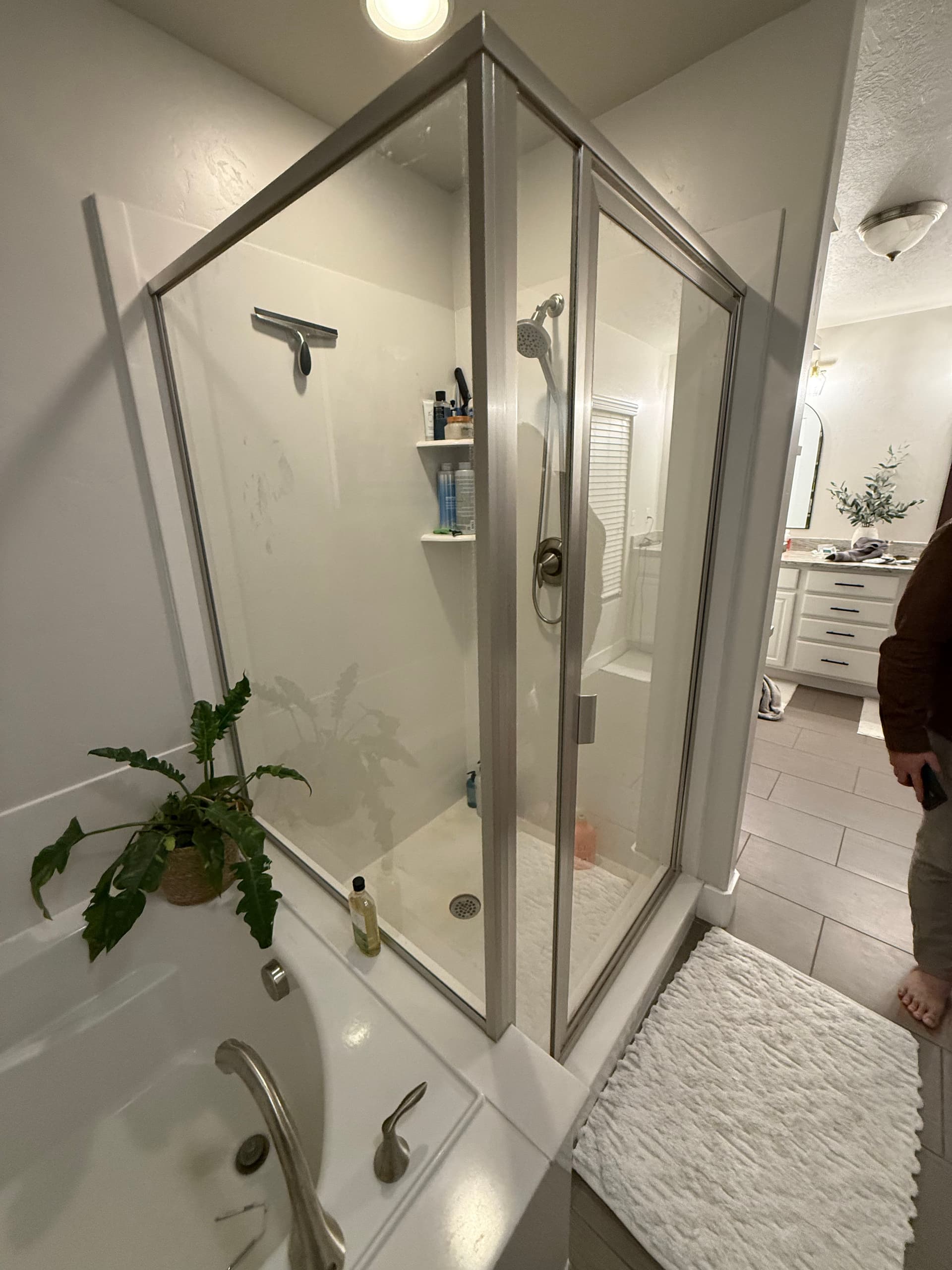 Gallery photos for From Builder-Basic to Spa-Worthy Tub and Shower Remodel: Image #2