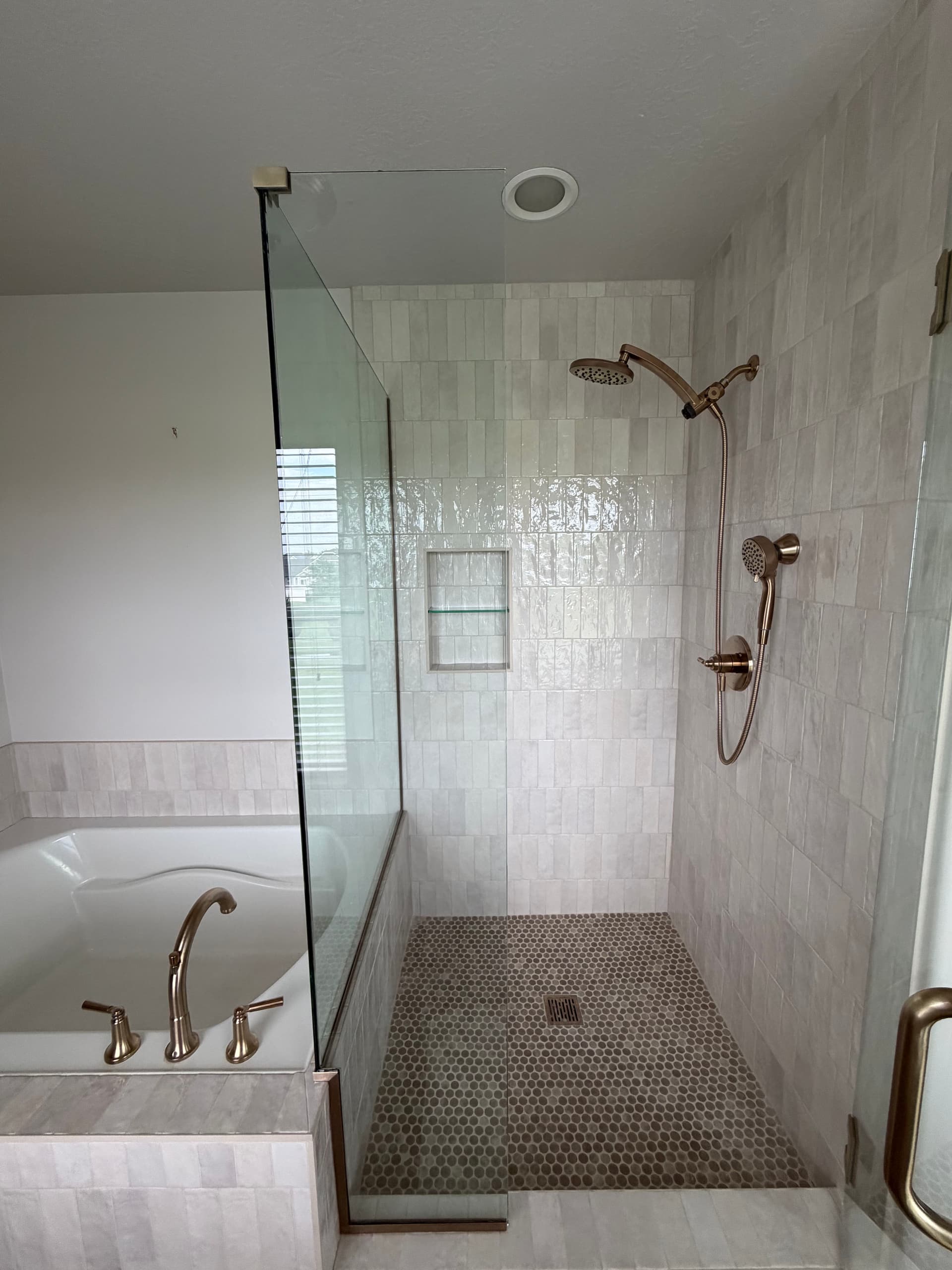 Gallery photos for From Builder-Basic to Spa-Worthy Tub and Shower Remodel: Image #3