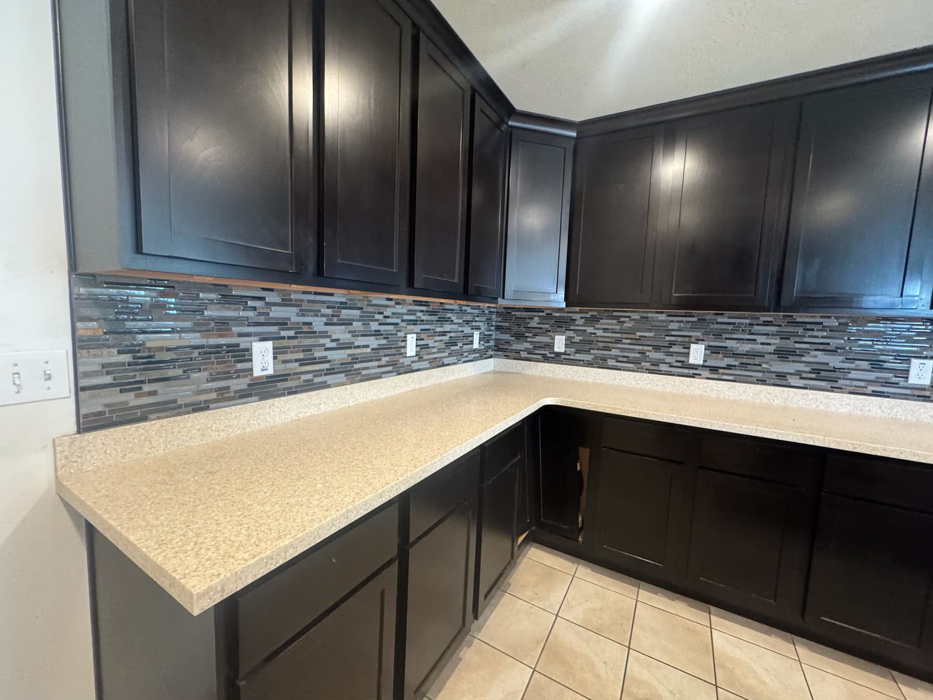 Gallery photos for A Fresh Kitchen Backsplash That Actually Does Its Job: Image #3
