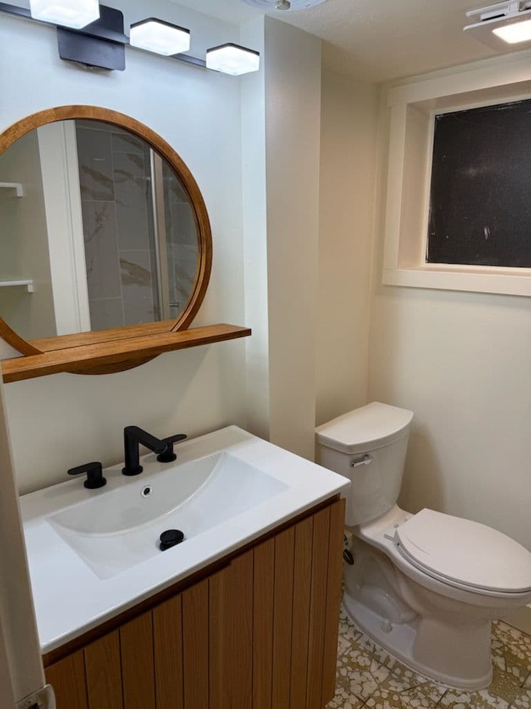 Gallery photos for Modern Bathroom Makeover with Sleek Features: Image #2