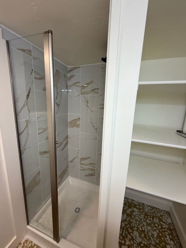 Gallery photos for Modern Bathroom Makeover with Sleek Features: Image #3